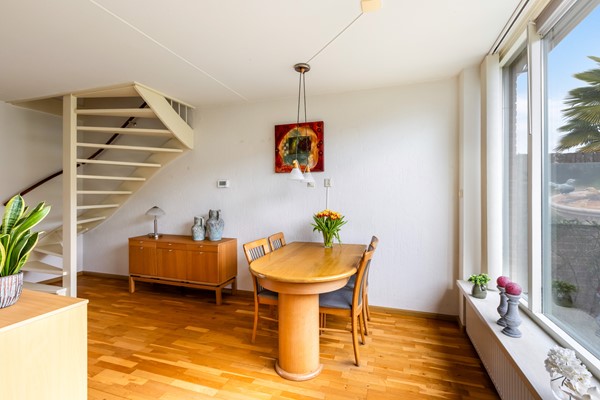 Foto - Te koop: tussenwoning gelegen aan groenvoorziening